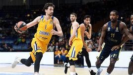 Сегодня. Мытищи. "Химки" - "Фенербахче" - 64:73. С мячом Алексей ШВЕД.