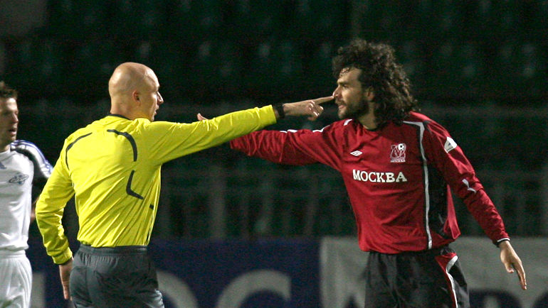 Сергей КАРАСЕВ (слева) судит матчи премьер-лиги с 2008 года. Фото Татьяна ДОРОГУТИНА Сергей КАРАСЕВ (слева) судит матчи премьер-лиги с 2008 года. Фото Татьяна ДОРОГУТИНА