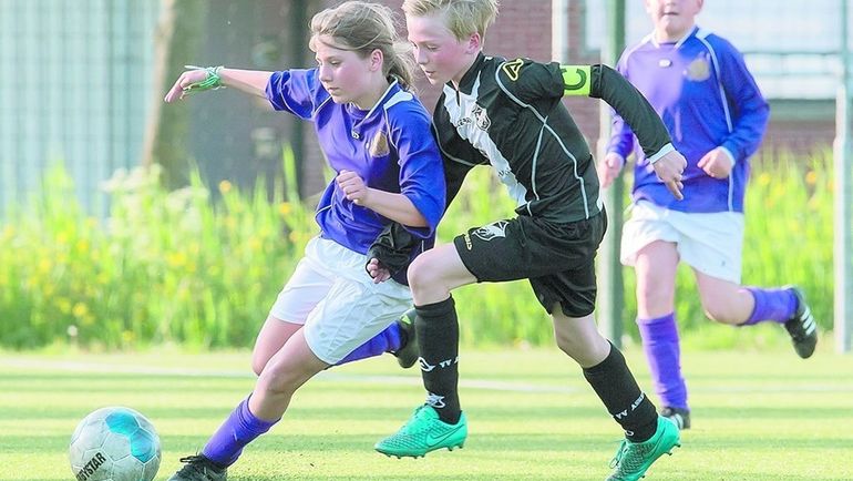 Июль 2017 года. В турнире участвовали и мальчики, и девочки. Фото media.footballforfriendship.com Июль 2017 года. В турнире участвовали и мальчики, и девочки. Фото media.footballforfriendship.com