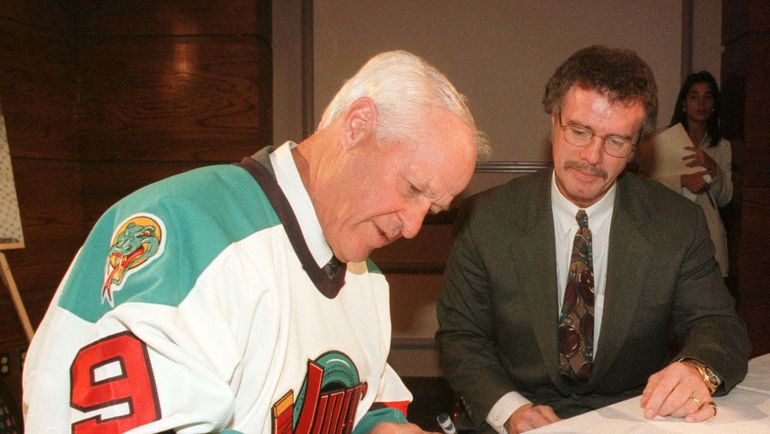 Горди ХОУ и Рик ДАДЛИ. Фото REUTERS Горди ХОУ и Рик ДАДЛИ. Фото REUTERS