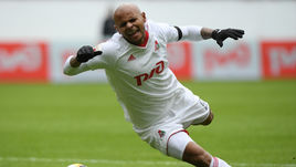 Сегодня. Москва. "Амкар" - "Локомотив" - 2:1. АРИ заработал пенальти, который не помог его команде набрать очки.