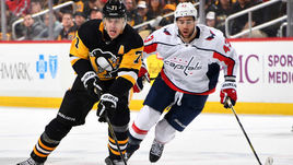 Сегодня. Питтсбург. "Питтсбург" – "Вашингтон" – 1:3. Евгений МАЛКИН (слева) и Том Уилсон.