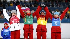 Бронзовые призеры Олимпиады-2018 в эстафете (слева направо) Наталья НЕПРЯЕВА, Юлия БЕЛОРУКОВА, Анастасия СЕДОВА, Анна НЕЧАЕВСКАЯ.