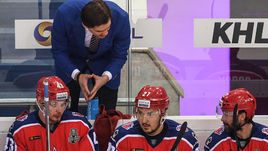 Понедельник. Москва. ЦСКА - СКА - 2:5. Главный тренер московского клуба Игорь НИКИТИН и его игроки.