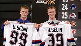 26 июня 1999 года. Бостон. Даниэль и Хенрик СЕДИНЫ выбраны "Ванкувером" под вторым и третьим номерами драфта НХЛ.