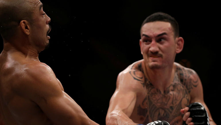 Макс ХОЛЛОУЭЙ (справа). Фото REUTERS Макс ХОЛЛОУЭЙ (справа). Фото REUTERS