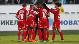 Среда. Самара. "Крылья Советов" - "Спартак" - 1:3. Игроки красно-белых празднуют победу.