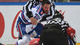 Среда. Москва. ЦСКА - СКА - 2:1. Драка Ильи КОВАЛЬЧУКА с Михаилом ПАШНИНЫМ.