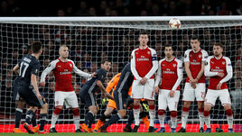 Четверг. Лондон. "Арсенал" - ЦСКА. 15-я минута. Гол Александра ГОЛОВИНА. Увы, единственный яркий момент в исполнении гостей в первом тайме при четырех пропущенных мячах.