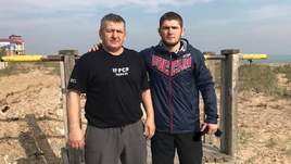 Абдулманап НУРМАГОМЕДОВ с сыном Хабибом.