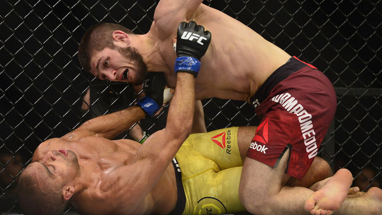 Хабиб НУРМАГОМЕДОВ (справа) против Эдсона БАРБОЗЫ. Фото USA TODAY Sports Хабиб НУРМАГОМЕДОВ (справа) против Эдсона БАРБОЗЫ. Фото USA TODAY Sports