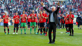 Суббота. Аугсбург. "Аугсбург" – "Бавария" – 1:4. Главный тренер мюнхенской команды Юпп ХАЙНКЕС.