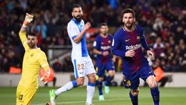 Суббота. Барселона. "Барселона" – "Леганес" - 3:1. 87-я минута. Лионель МЕССИ (справа) оформил свой 40-й хет-трик за каталонскую команду.