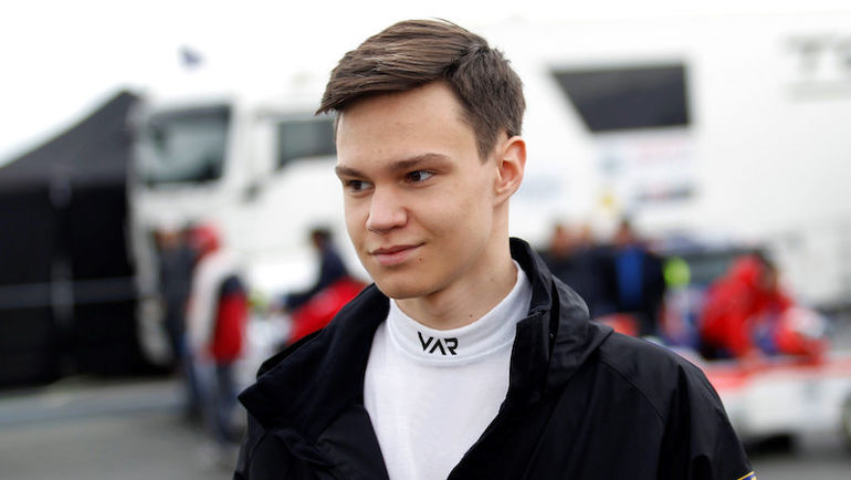 Артем ПЕТРОВ. Фото autosport.com.ru Артем ПЕТРОВ. Фото autosport.com.ru