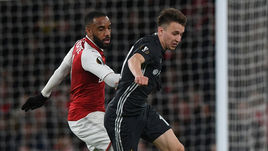 5 апреля. Лондон. "Арсенал" - ЦСКА - 4:1. Александр ГОЛОВИН (справа).