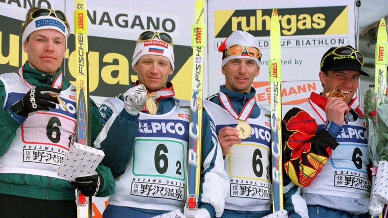 9 марта 1997 года. Нозава Онсен. Эстафетная команда России – победитель гонки на этапе Кубка мира. Слева направо: Виктор МАЙГУРОВ, Владимир ДРАЧЕВ, Сергей ТАРАСОВ и Алексей КОБЕЛЕВ. Фото REUTERS 9 марта 1997 года. Нозава Онсен. Эстафетная команда России – победитель гонки на этапе Кубка мира. Слева направо: Виктор МАЙГУРОВ, Владимир ДРАЧЕВ, Сергей ТАРАСОВ и Алексей КОБЕЛЕВ. Фото REUTERS