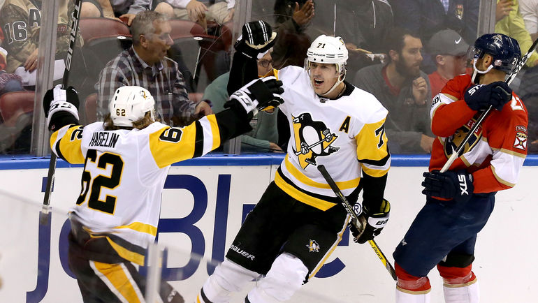 Евгений МАЛКИН (в центре) идет в поход за своим четвертым Кубком Стэнли. Фото REUTERS Евгений МАЛКИН (в центре) идет в поход за своим четвертым Кубком Стэнли. Фото REUTERS