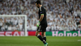 Среда. Мадрид. "Реал" – "Ювентус" – 1:3. Джанлуиджи БУФФОН покидает поле после удаления.