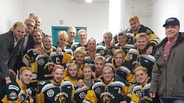 Команда "Гумбольдт Бронкос", игроки которой попали в аварию.