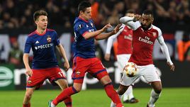 Четверг. Москва. ЦСКА - "Арсенал" - 2:2. Кристиян БИСТРОВИЧ (в центре).