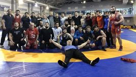 Сборные России и Грузии по греко-римской борьбе на совместном сборе перед чемпионатом Европы.