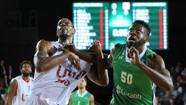 Пятница. Стамбул. "Дарюшафака" - "Локомотив" - 67:59. Турецкая команда снова победила российскую и выиграла Кубок Европы.