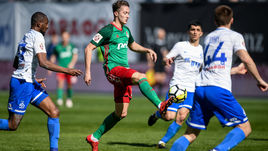 Сегодня. Москва. "Динамо" - "Локомотив" - 0:4. Гости в атаке.