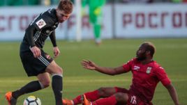 Воскресенье. Уфа. "Уфа" - ЦСКА - 1:1. Кирилл НАБАБКИН (слева) и Сильвестр ИГБУН.