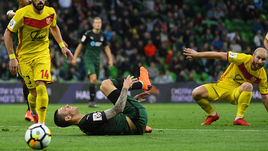 Суббота. Краснодар. "Краснодар" - "Арсенал" - 3:0. Федор СМОЛОВ после фола Анри ХАГУША.