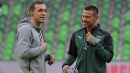 Суббота. Краснодар. "Краснодар" – "Арсенал". Артем ДЗЮБА (слева) и Федор СМОЛОВ.