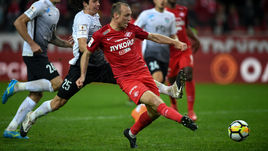 Сегодня. Москва. "Спартак" - "Тосно" - 1:1, пенальти - 4:5. Промах Дениса ГЛУШАКОВА в конце дополнительного времени.