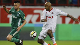 Среда. Москва. "Локомотив" - "Ахмат" - 0:0. В атаке АРИ (справа).