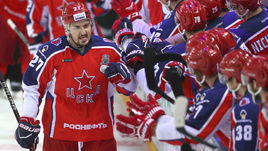 Среда. Москва. ЦСКА - "Ак Барс" - 3:2 ОТ. Кирилл ПЕТРОВ празднует первую из двух своих шайб в ворота казанцев.