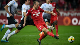 Среда. Москва. "Спартак" - "Тосно" - 1:1, пенальти - 4:5. Денис ГЛУШАКОВ в атаке.