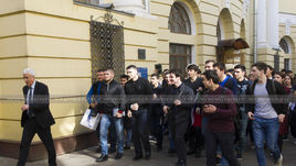 Толпа хотела разорвать Хабиба. Боец UFC с трудом уехал от студентов