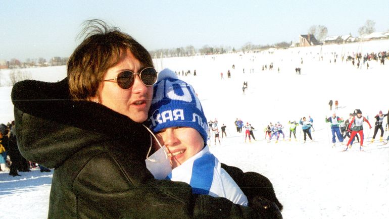 11 февраля 2001 года. Яхрома. Елена ВЯЛЬБЕ с сыном Францем. Фото Юрий ШИРОКОГОРОВ 11 февраля 2001 года. Яхрома. Елена ВЯЛЬБЕ с сыном Францем. Фото Юрий ШИРОКОГОРОВ