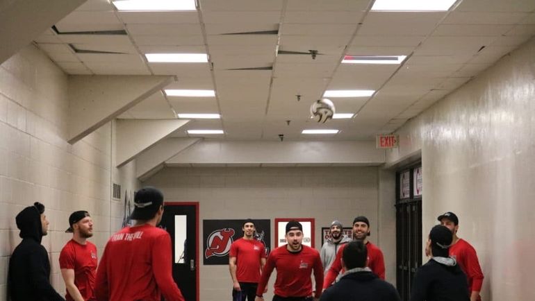 Игроки перед матчем. Игроки перед матчем.