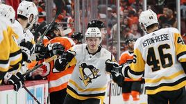 Воскресенье. Филадельфия. "Филадельфия" - "Питтсбург" - 5:8 (2-4). Джейк ГЮНТЦЕЛЬ принимает поздравления.