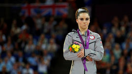 Маккайла МАРОНИ.