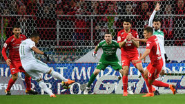 Понедельник. Москва. "Спартак" - "Ахмат" - 1:3. 23-я минута. ИСМАЭЛ (№ 11) забивает второй гол гостей.