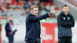 Понедельник. Москва. "Спартак" - "Ахмат" - 1:3. Массимо КАРРЕРА.