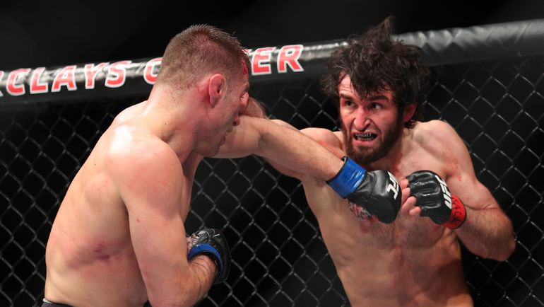 Забит МАГОМЕДШАРИПОВ (справа) и Кайл БОЧНЯК. Фото AFP Забит МАГОМЕДШАРИПОВ (справа) и Кайл БОЧНЯК. Фото AFP