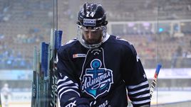 Джонатон БЛУМ.