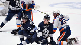 Среда. Санкт-Петербург. "Динамо" - "СКА-Нева" - 3:4 6ОТ. Самый длинный матч в истории российского хоккея.