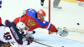 Сборная России проиграла команде США (1:5) в 1/4 финала юниорского чемпионата мира.