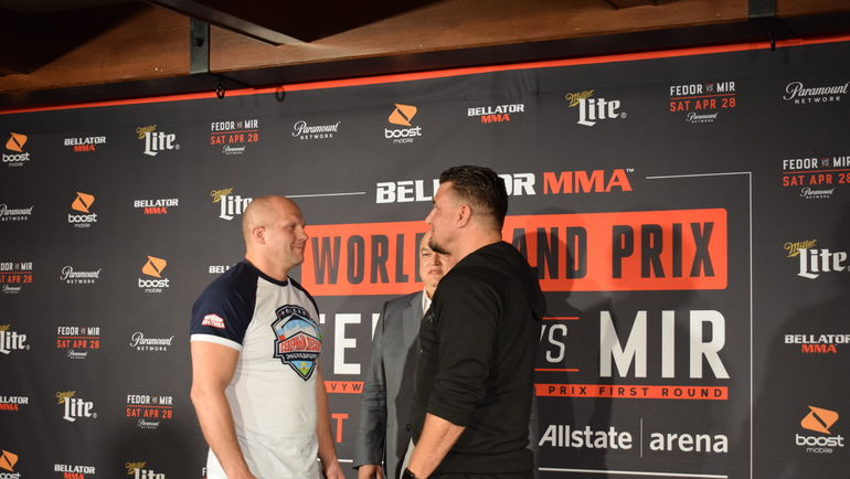 Федор ЕМЕЛЬЯНЕНКО и Фрэнк МИР. Фото Кирилл БЕРЕЗОВСКИЙ Федор ЕМЕЛЬЯНЕНКО и Фрэнк МИР. Фото Кирилл БЕРЕЗОВСКИЙ