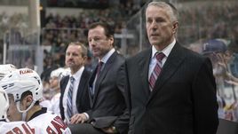 Боб ХАРТЛИ (справа).