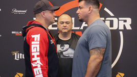 Федор ЕМЕЛЬЯНЕНКО (слева) и Фрэнк МИР.