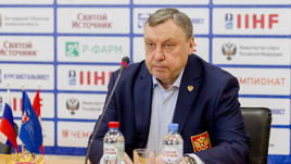 Главный тренер юниорской сборной России Александр ЗЫБИН.