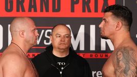 Сегодня Федор ЕМЕЛЬЯНЕНКО (слева) нокаутировал Фрэнка МИРА.